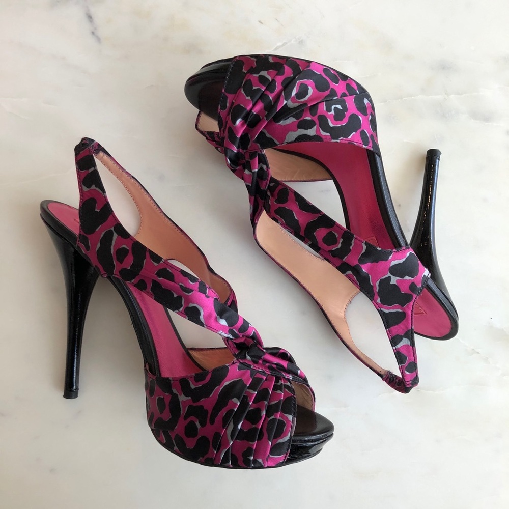 Betsey Johnson Astra pink & black leopard print peep toe satin pumps size 7.5